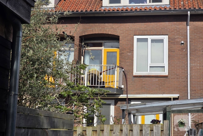 Brandweer bestrijdt brand op balkon