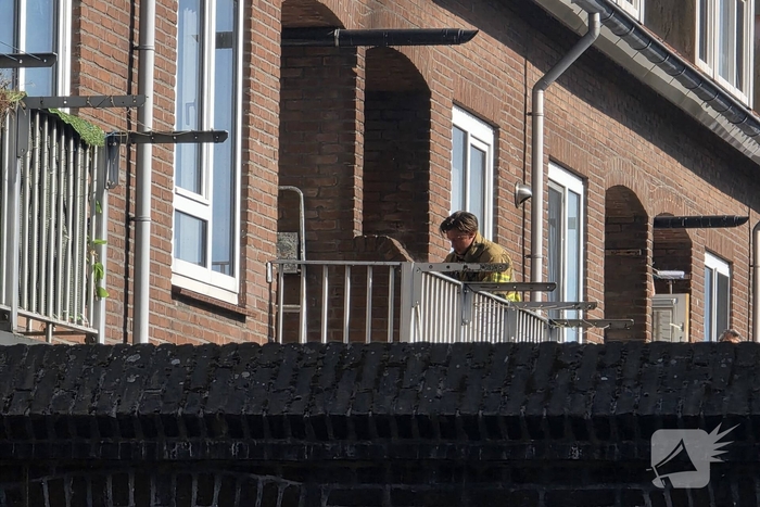 Brandweer bestrijdt brand op balkon