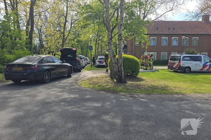 Politie en arrestatieteam halen persoon met verward gedrag uit woning