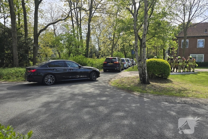 Politie en arrestatieteam halen persoon met verward gedrag uit woning