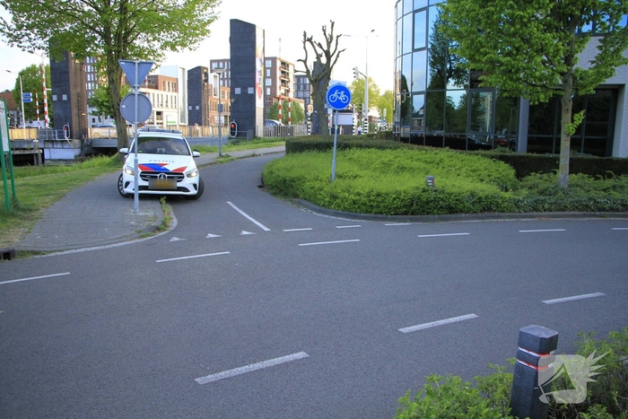 Voetganger aangereden door auto en blijft met lichte verwondingen achter