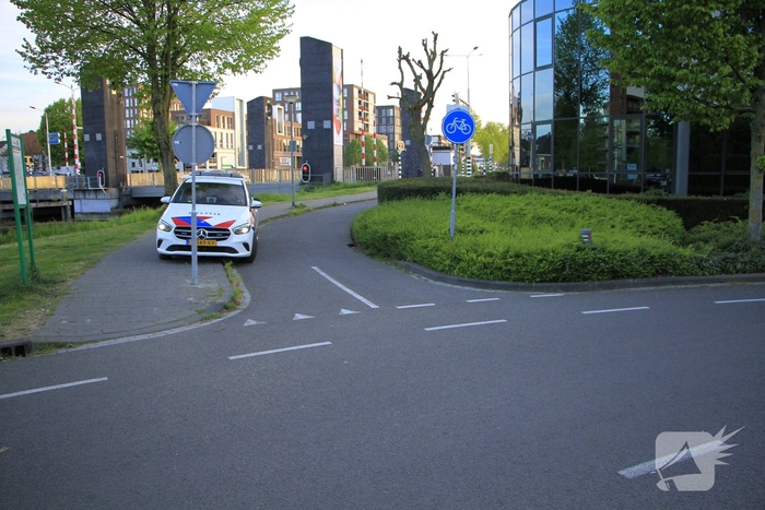 Voetganger aangereden door auto en blijft met lichte verwondingen achter