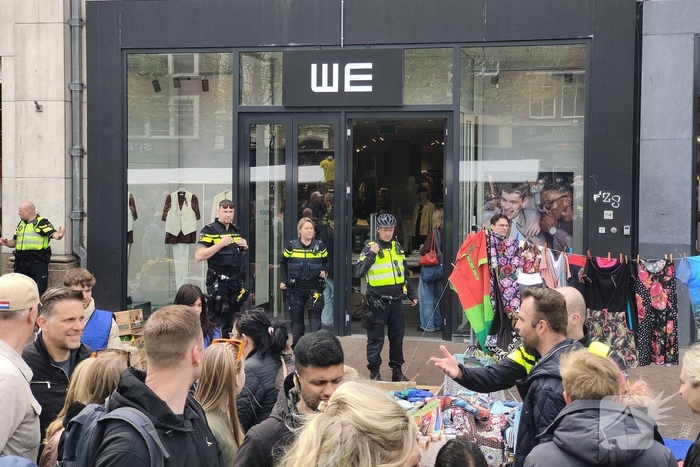 Gaslekkage naast drukke vrijmarkt