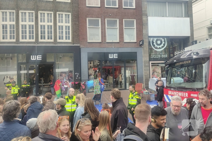 Gaslekkage naast drukke vrijmarkt