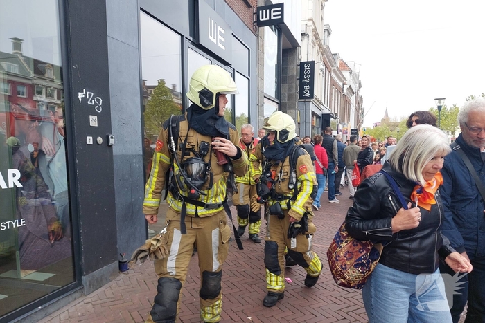 Gaslekkage naast drukke vrijmarkt