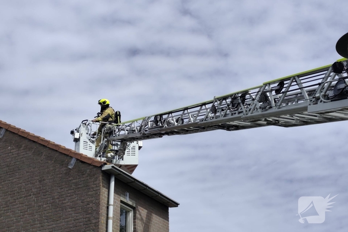 Brand op dak woning vergt snelle inzet