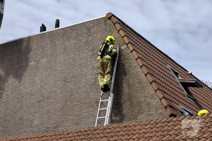 Brand op dak woning vergt snelle inzet