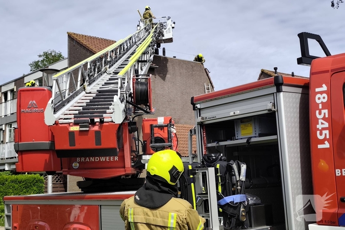 Brand op dak woning vergt snelle inzet
