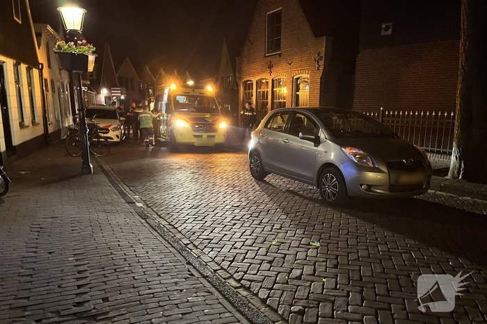 Fietser botst met personenauto