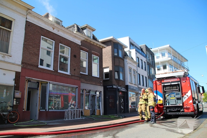 Grote brand met explosies in woning