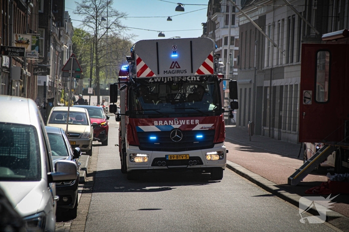 Grote brand met explosies in woning