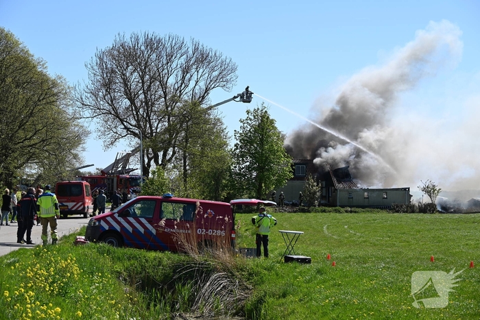 Brand in woonboerderij leidt tot grote inzet van hulpdiensten