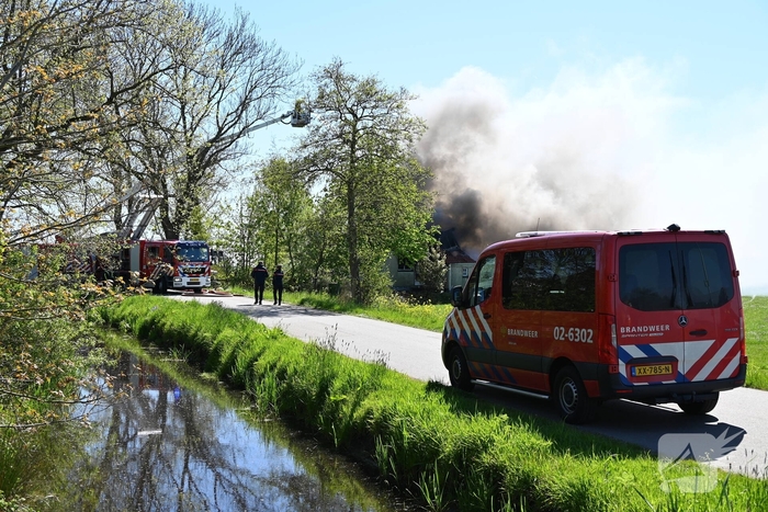 Brand in woonboerderij leidt tot grote inzet van hulpdiensten