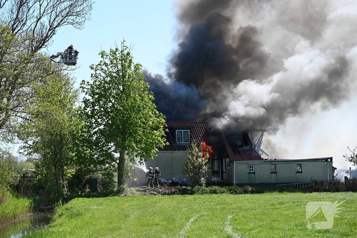 Brand in woonboerderij leidt tot grote inzet van hulpdiensten