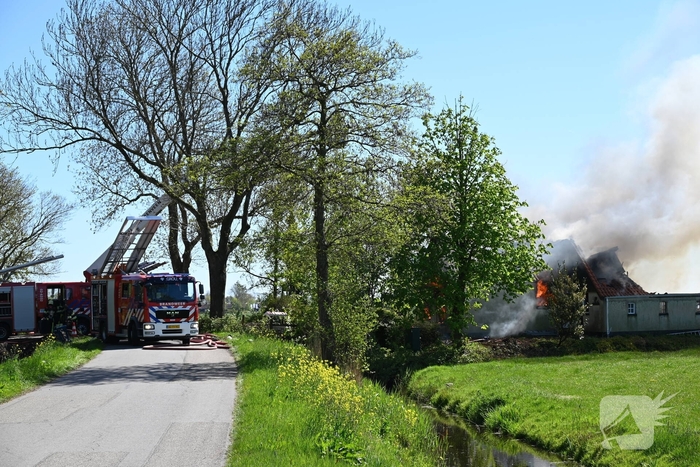 Brand in woonboerderij leidt tot grote inzet van hulpdiensten