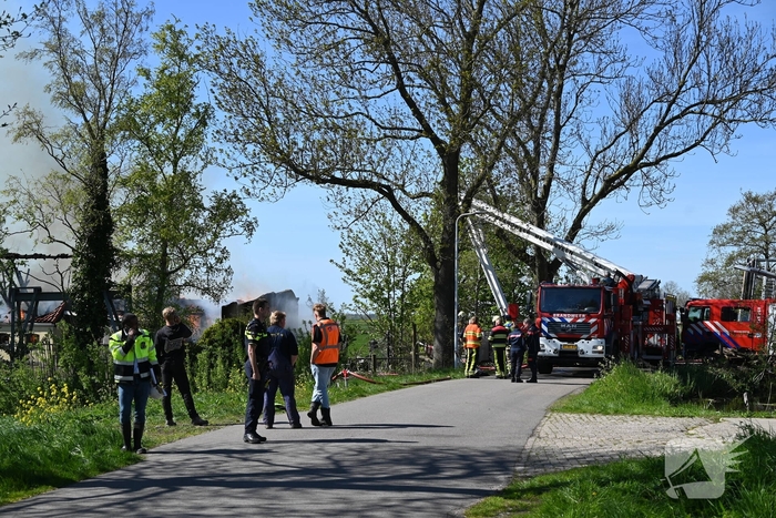 Brand in woonboerderij leidt tot grote inzet van hulpdiensten