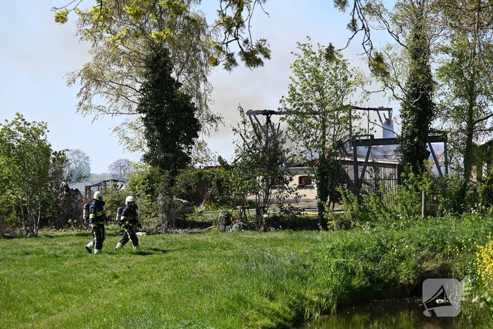 Brand in woonboerderij leidt tot grote inzet van hulpdiensten