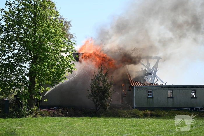 Brand in woonboerderij leidt tot grote inzet van hulpdiensten