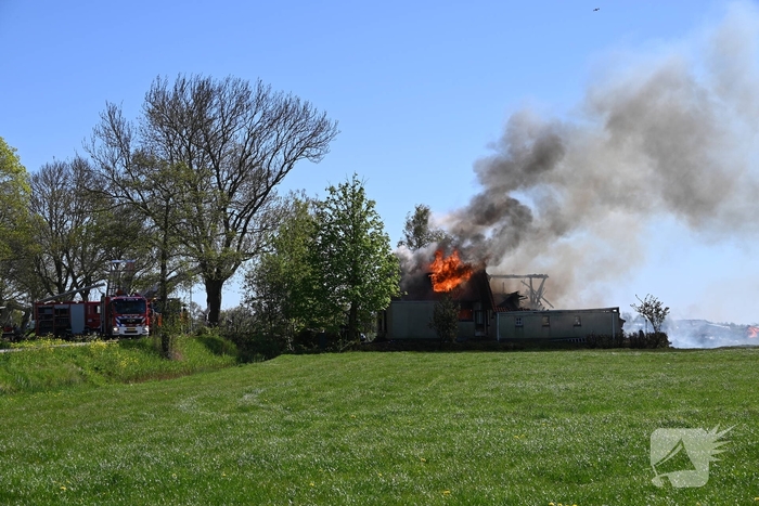 Brand in woonboerderij leidt tot grote inzet van hulpdiensten