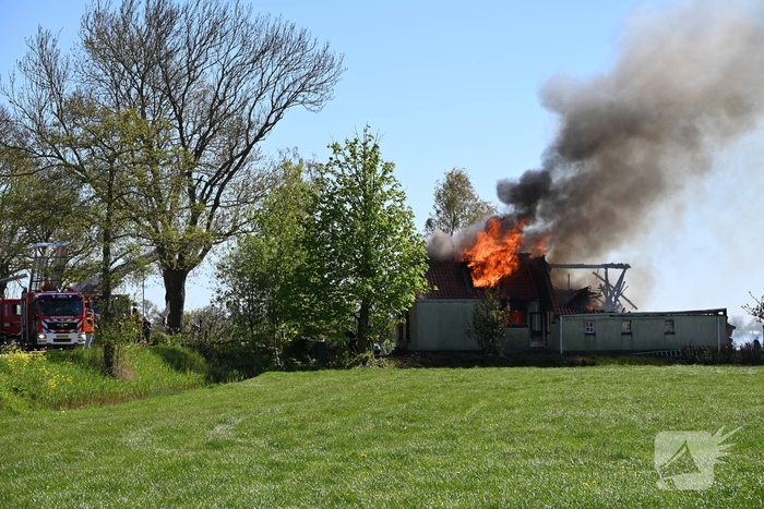Brand in woonboerderij leidt tot grote inzet van hulpdiensten