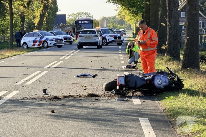 Motorrijder gewond na aanrijding met auto