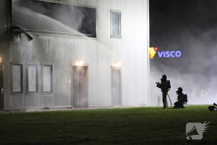 Brandweer bestrijdt ernstige brand