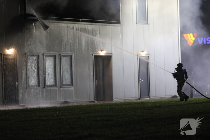 Brandweer bestrijdt ernstige brand