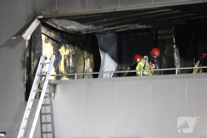 Brandweer bestrijdt ernstige brand