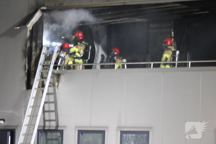 Brandweer bestrijdt ernstige brand