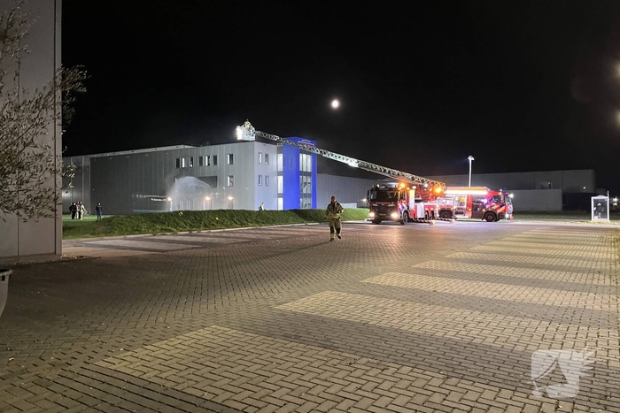 Brandweer bestrijdt ernstige brand