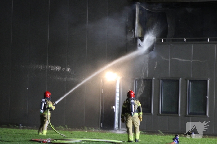 Brandweer bestrijdt ernstige brand