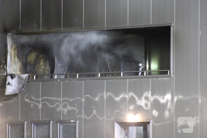 Brandweer bestrijdt ernstige brand