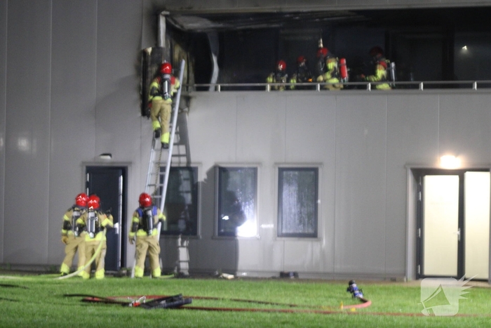 Brandweer bestrijdt ernstige brand