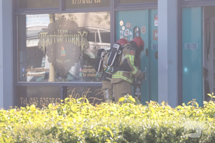 Felle brand veroorzaakt schade in bedrijfsverzamelcomplex