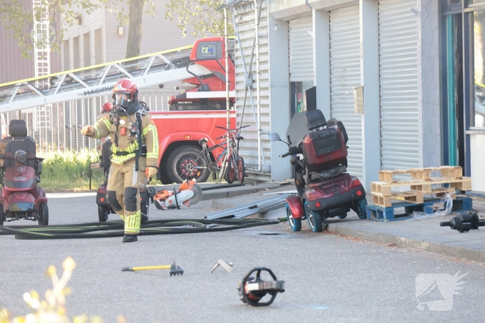 Felle brand veroorzaakt schade in bedrijfsverzamelcomplex