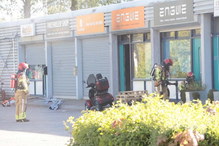 Felle brand veroorzaakt schade in bedrijfsverzamelcomplex