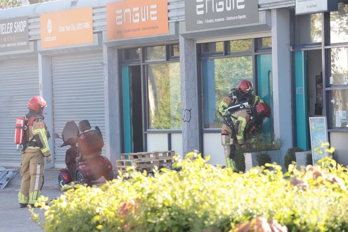 Felle brand veroorzaakt schade in bedrijfsverzamelcomplex