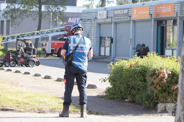 Felle brand veroorzaakt schade in bedrijfsverzamelcomplex