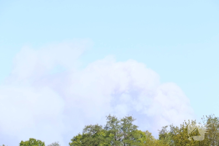 Rook in wijde omtrek zichtbaar bij grote natuurbrand op artillerieterrein