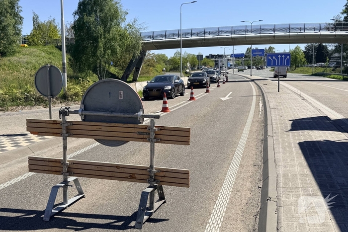 Afsluiting van belangrijke toerit door slechte staat wegdek