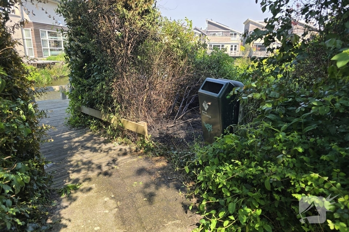 Herhaalde brand in berm en struikgewas