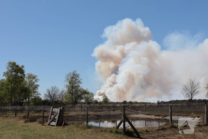 Grote brand op oefenterrein defensie