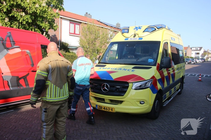 Bewoner ademt rook in bij brand