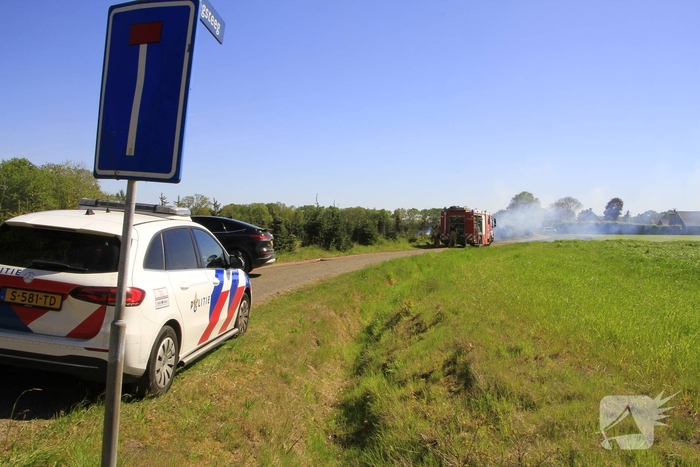 Houtafval in brand door onbekende oorzaak