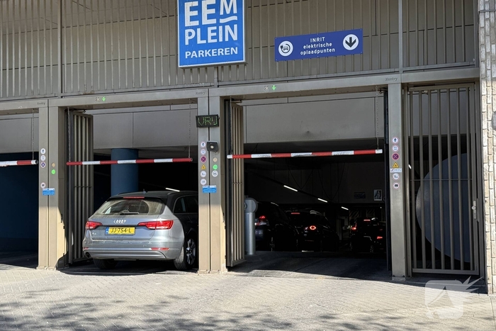 Handmelder parkeergarage ingedrukt