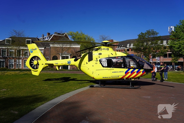 Traumateam ingezet nadat fietser tegen bouwhek botst