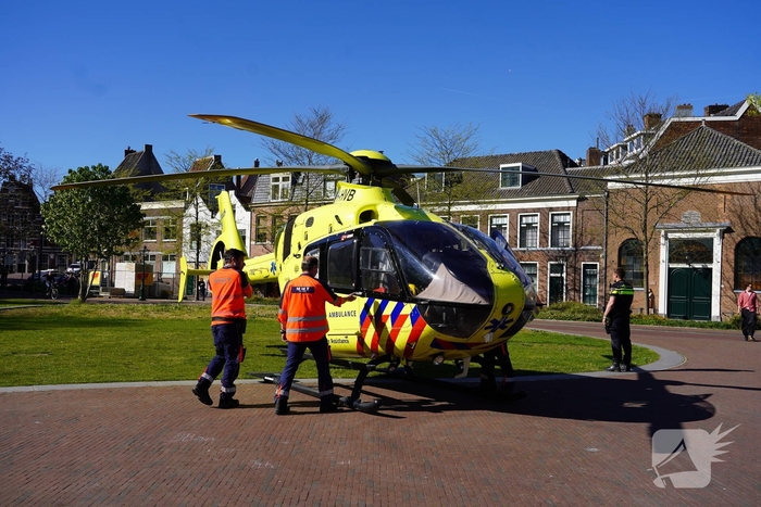 Traumateam ingezet nadat fietser tegen bouwhek botst