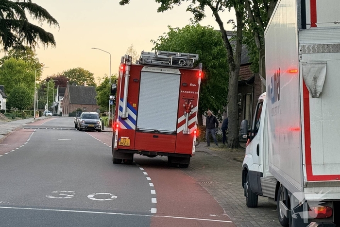 Brandweer blust brand in tuin