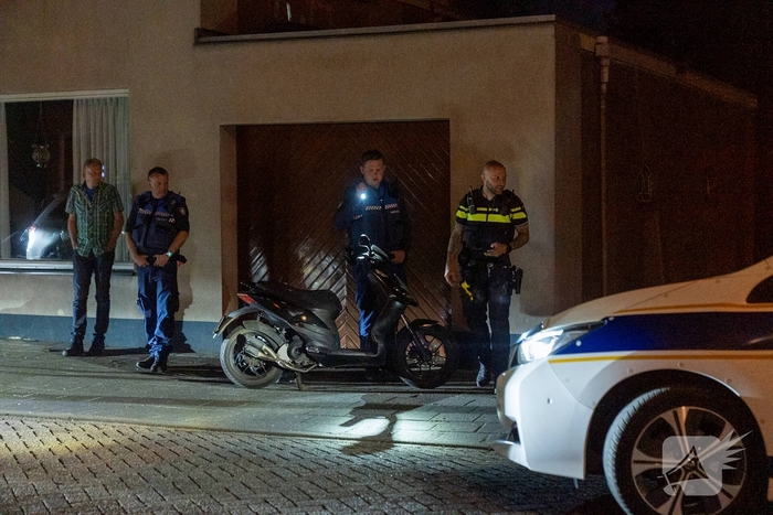 Scooter en fiets botsen met aanhouding van scooterrijder