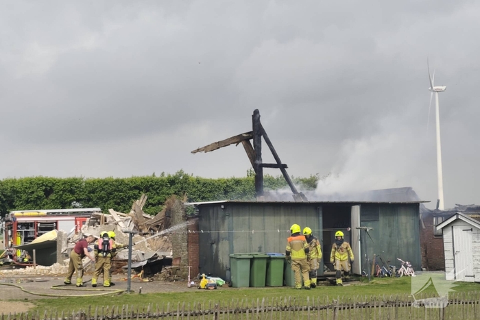Landbouwmachine verloren bij brand